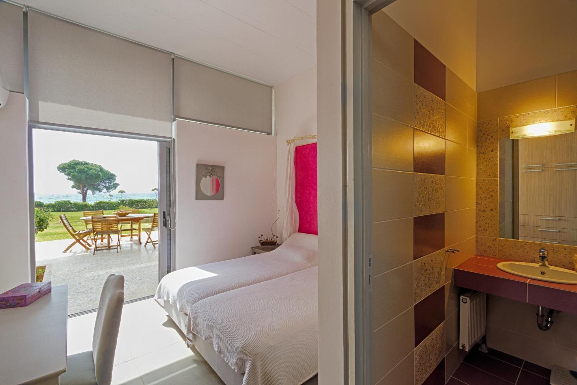 Beachfront Villa Hoopoe Schinias, Marathon Exterior photo